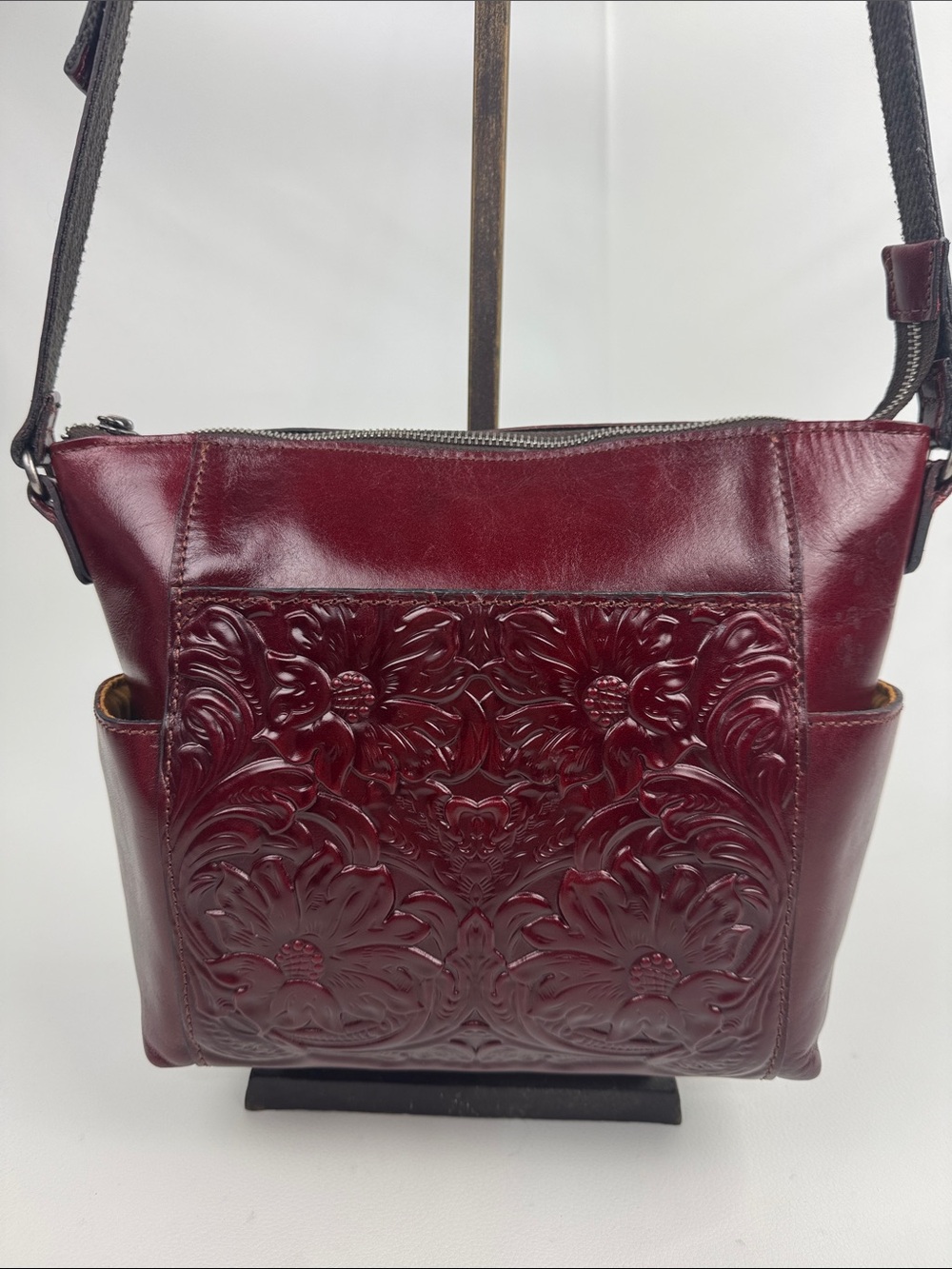 Patricia Nash Embossed Leather Crossbody shoulder bag Burgundy Zip close EUC